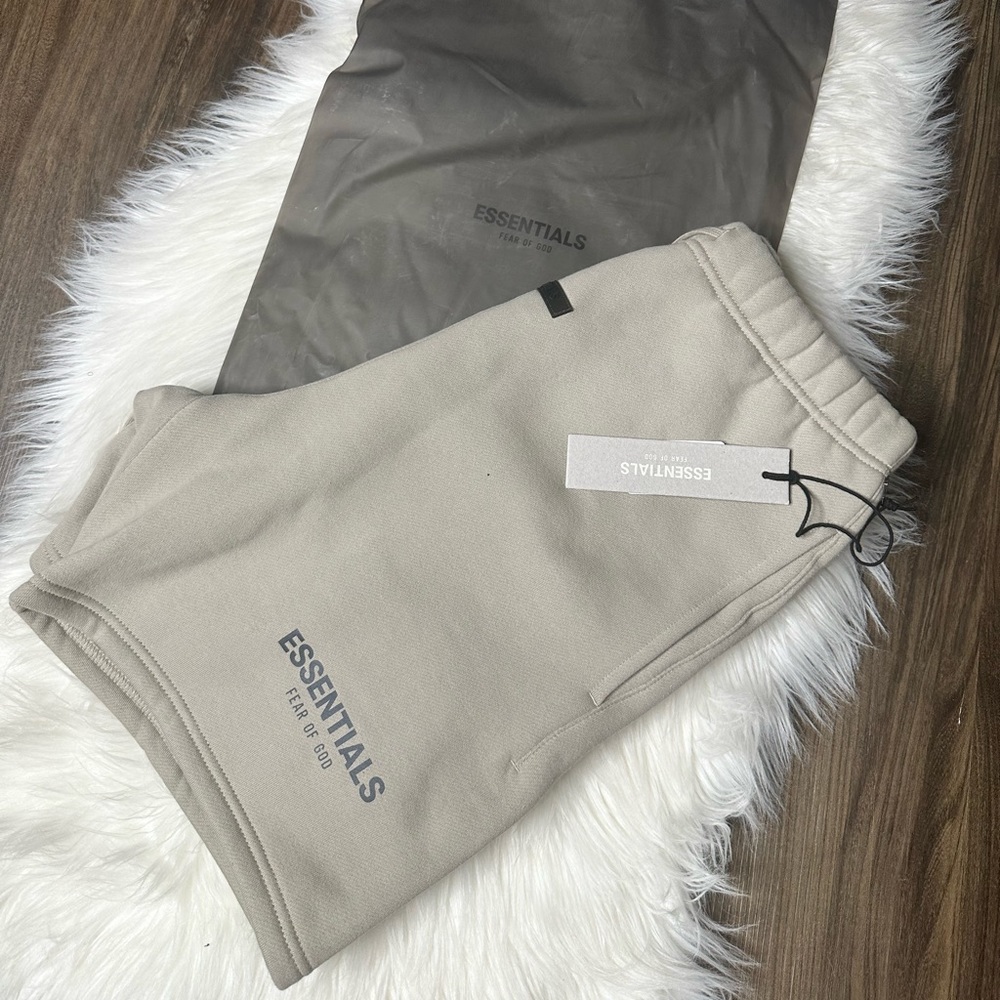 ESSENTIALS Fear of God Sweat Shorts